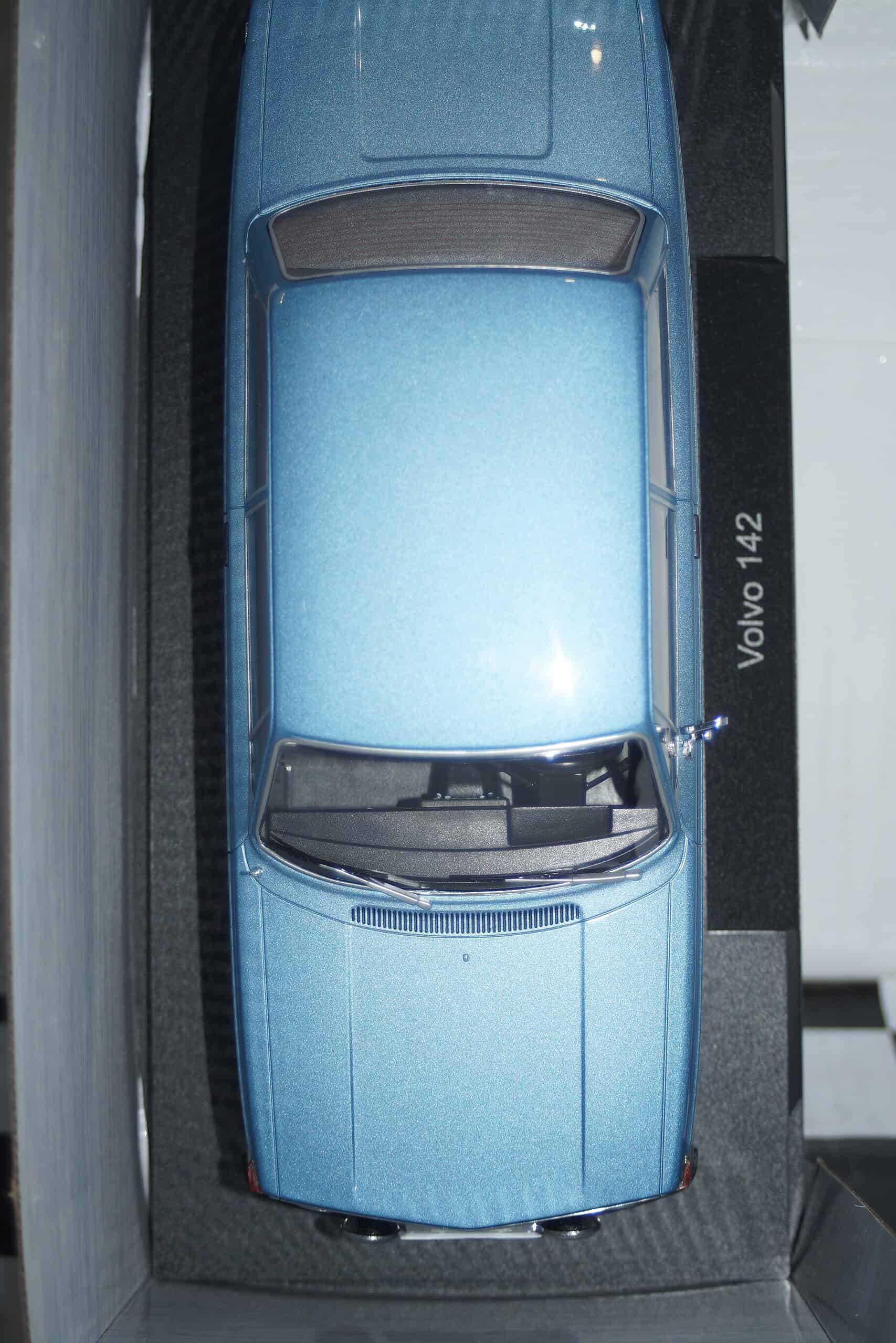 Modelcar group volvo 142 burgundy red 1:18 scale mcg18443