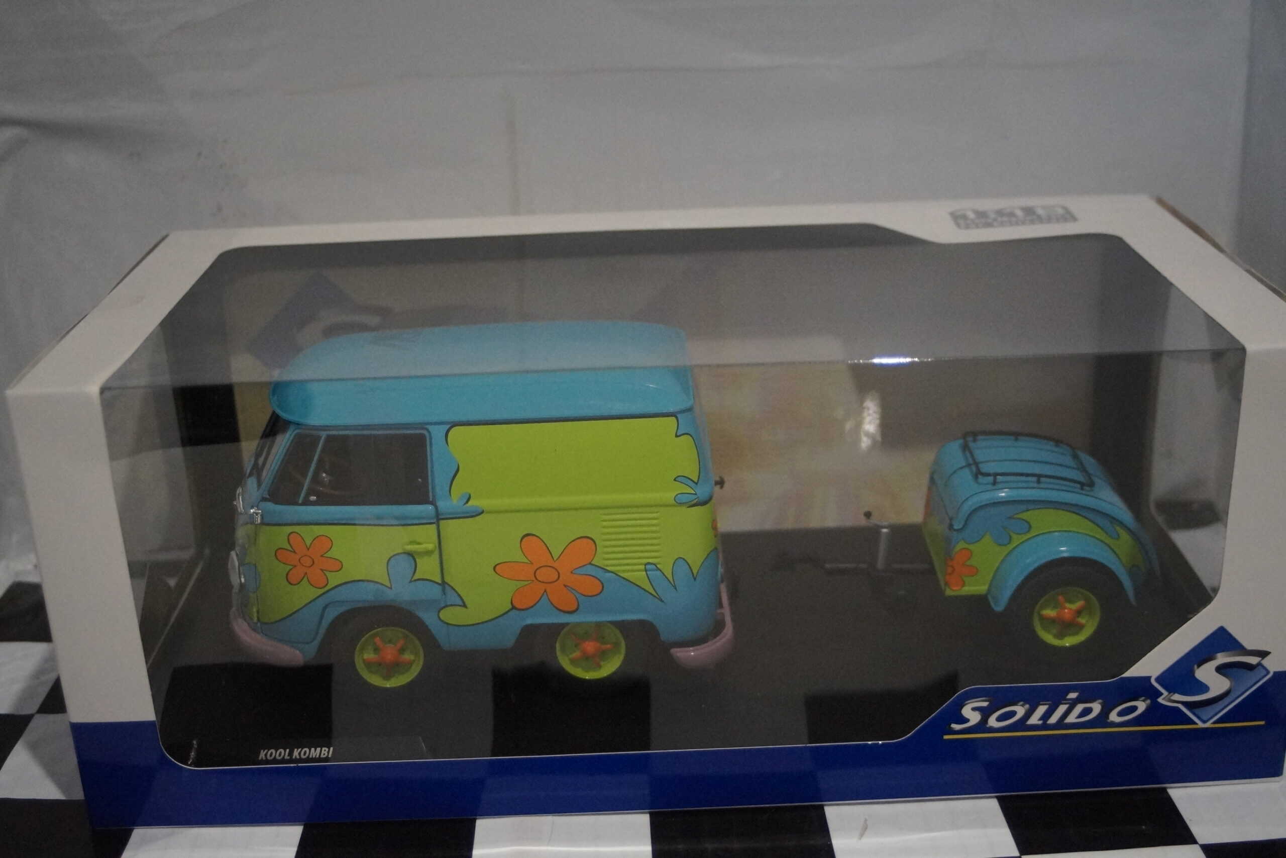 Solido volkswagen kool kombi 2024 ghost hunter with trailer 1:18 s1810904