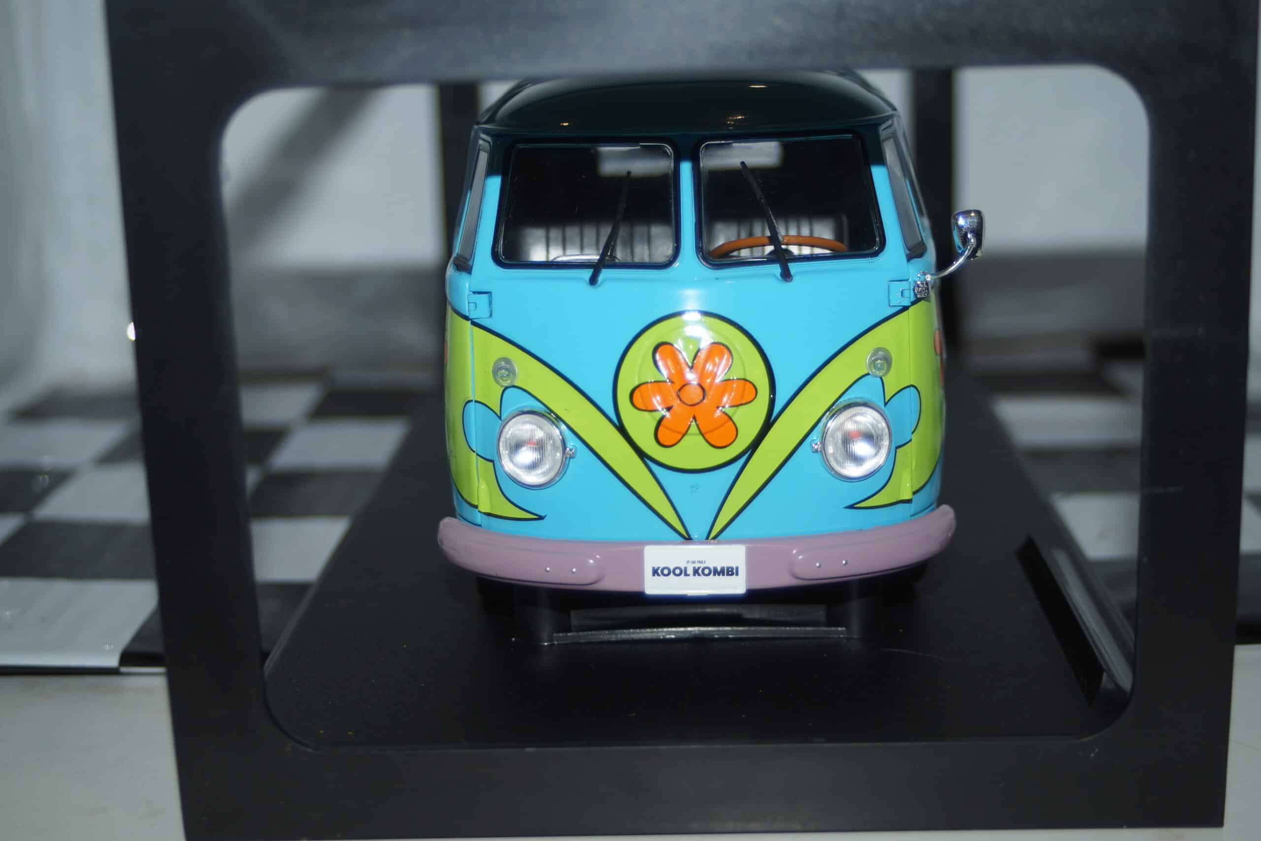 Solido volkswagen kool kombi 2024 ghost hunter with trailer 1:18 s1810904