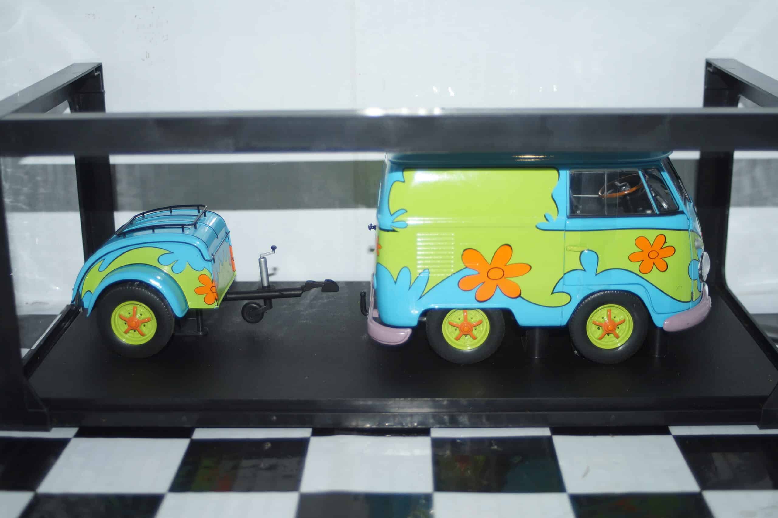 Solido volkswagen kool kombi 2024 ghost hunter with trailer 1:18 s1810904
