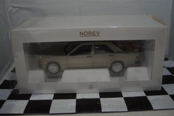 Norev mercedes benz 190e 2.3 1984 smoke silver metallic 1:18 ref 183831