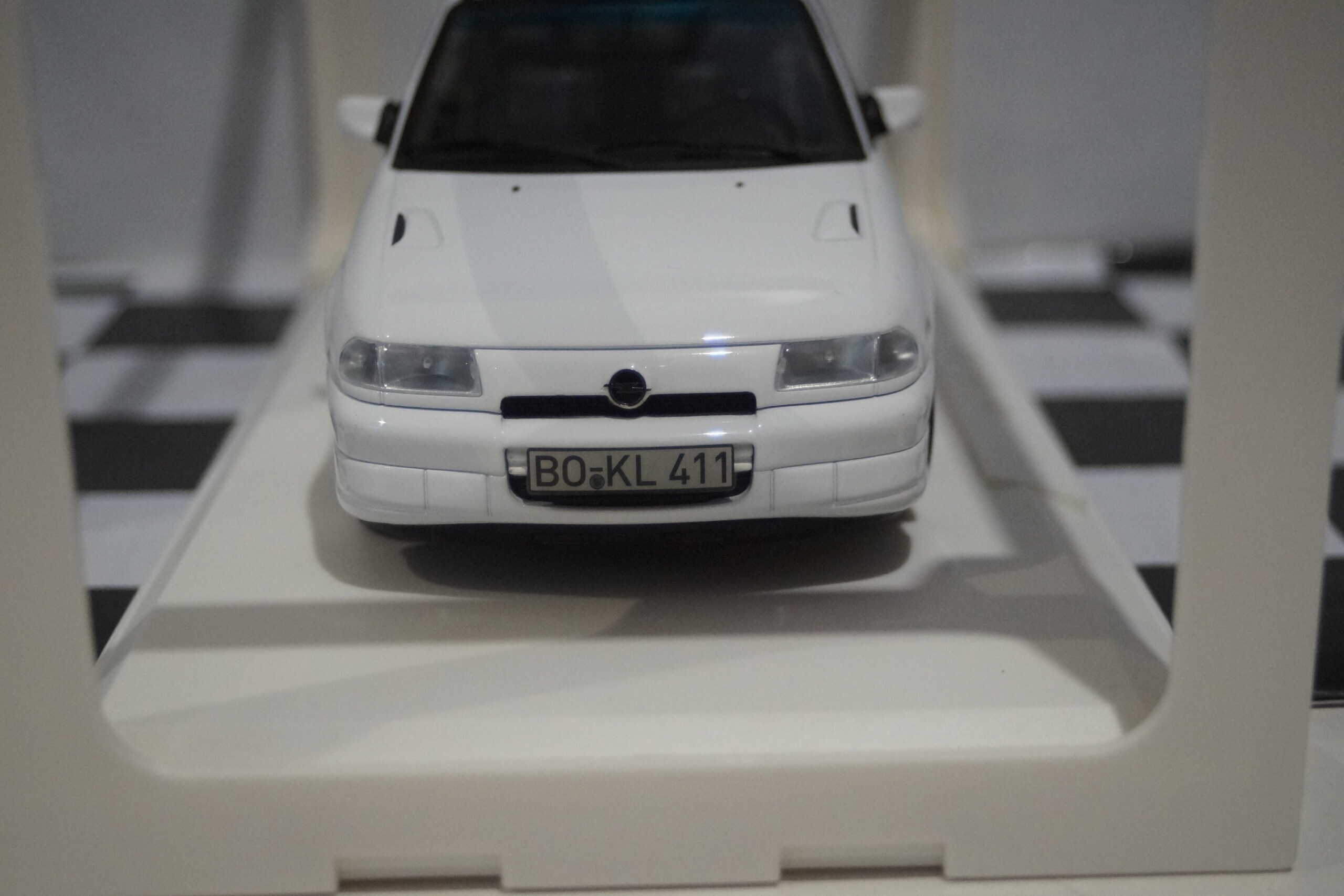 Norev vauxhall opel astra mk3 gsi 1991 white 1:18 scale 183673