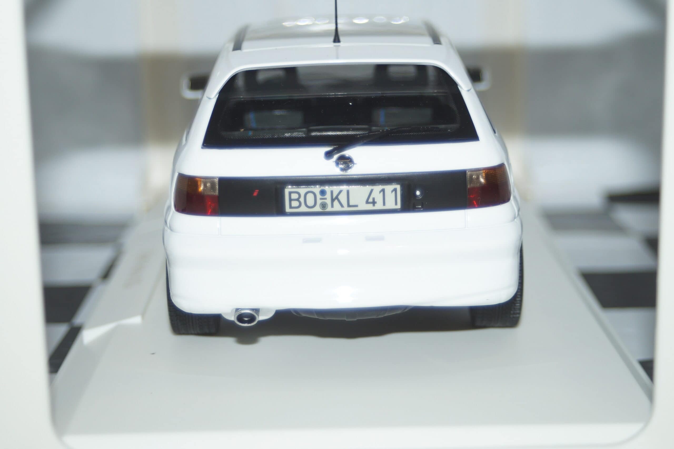 Norev vauxhall opel astra mk3 gsi 1991 white 1:18 scale 183673