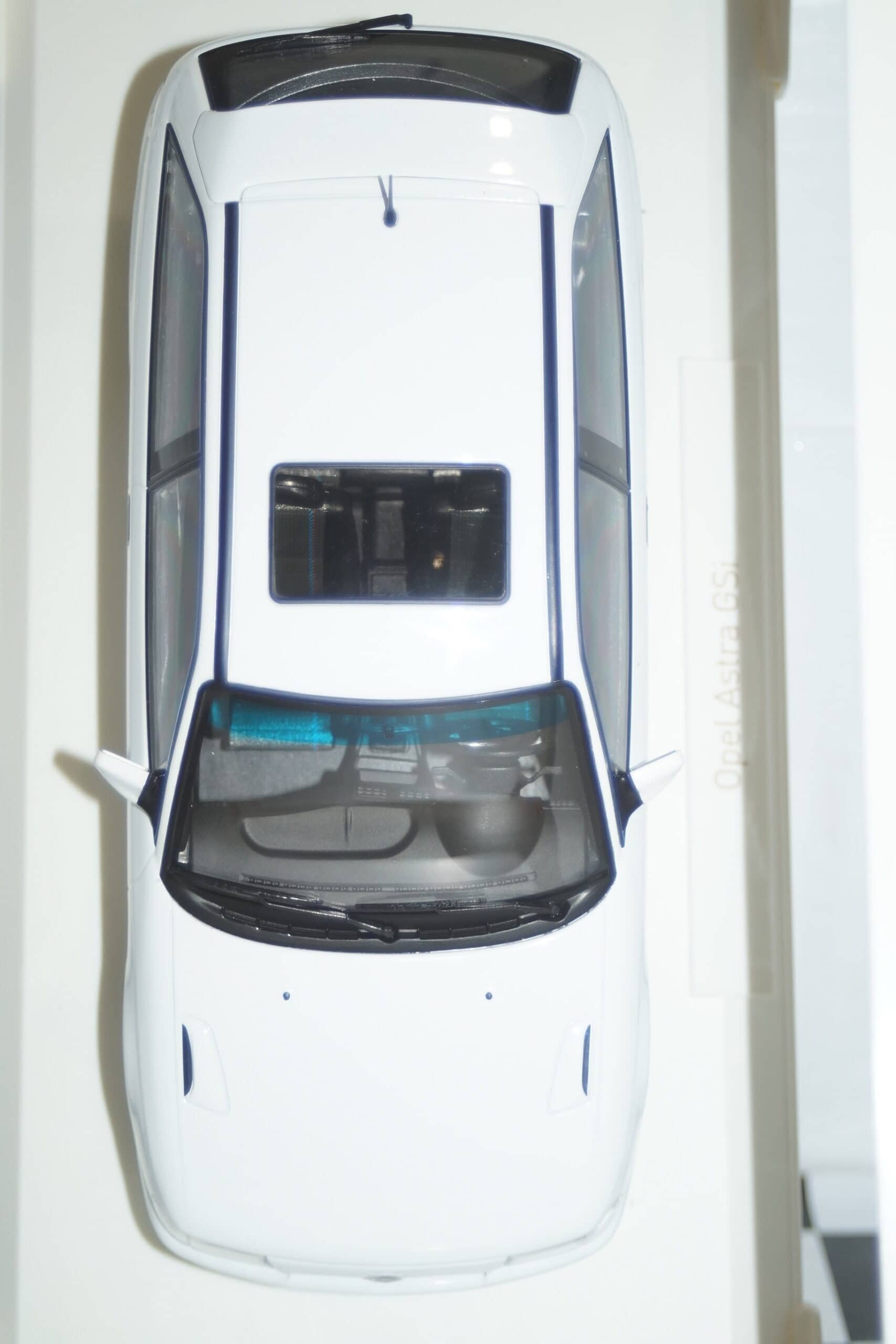Norev vauxhall opel astra mk3 gsi 1991 white 1:18 scale 183673