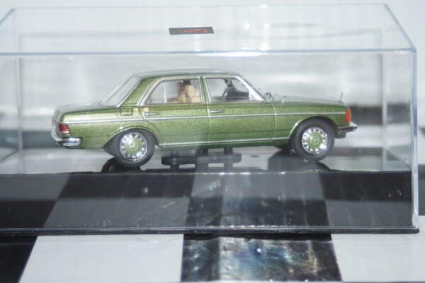Ixo mercedes-benz 240d (w123) green 1976 clc587n 1:43