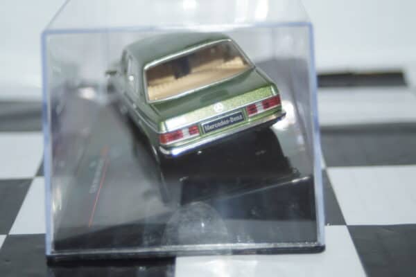 Ixo mercedes-benz 240d (w123) green 1976 clc587n 1:43