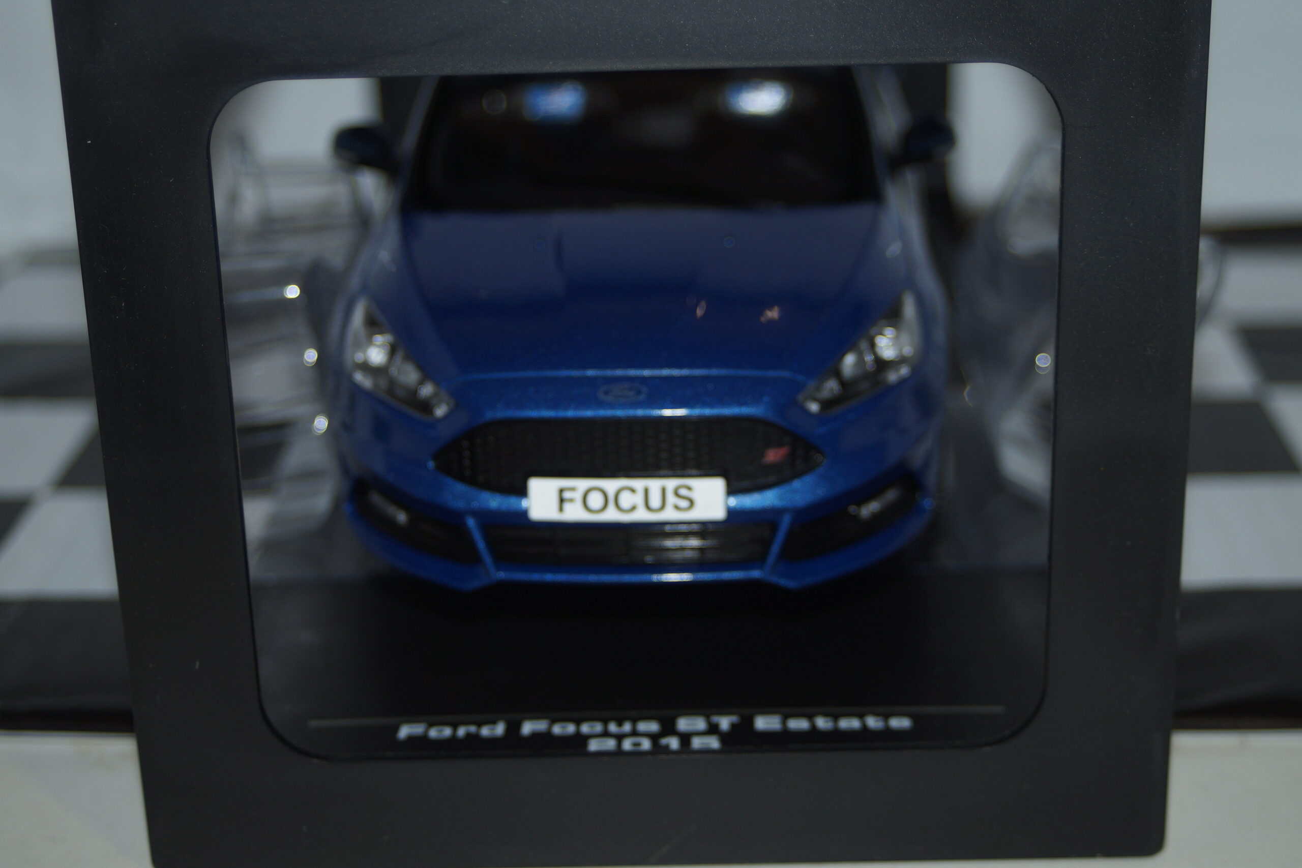 Ixo modelcars ford focus st estate 2015 performance blue metallic 1:18 mcg18465