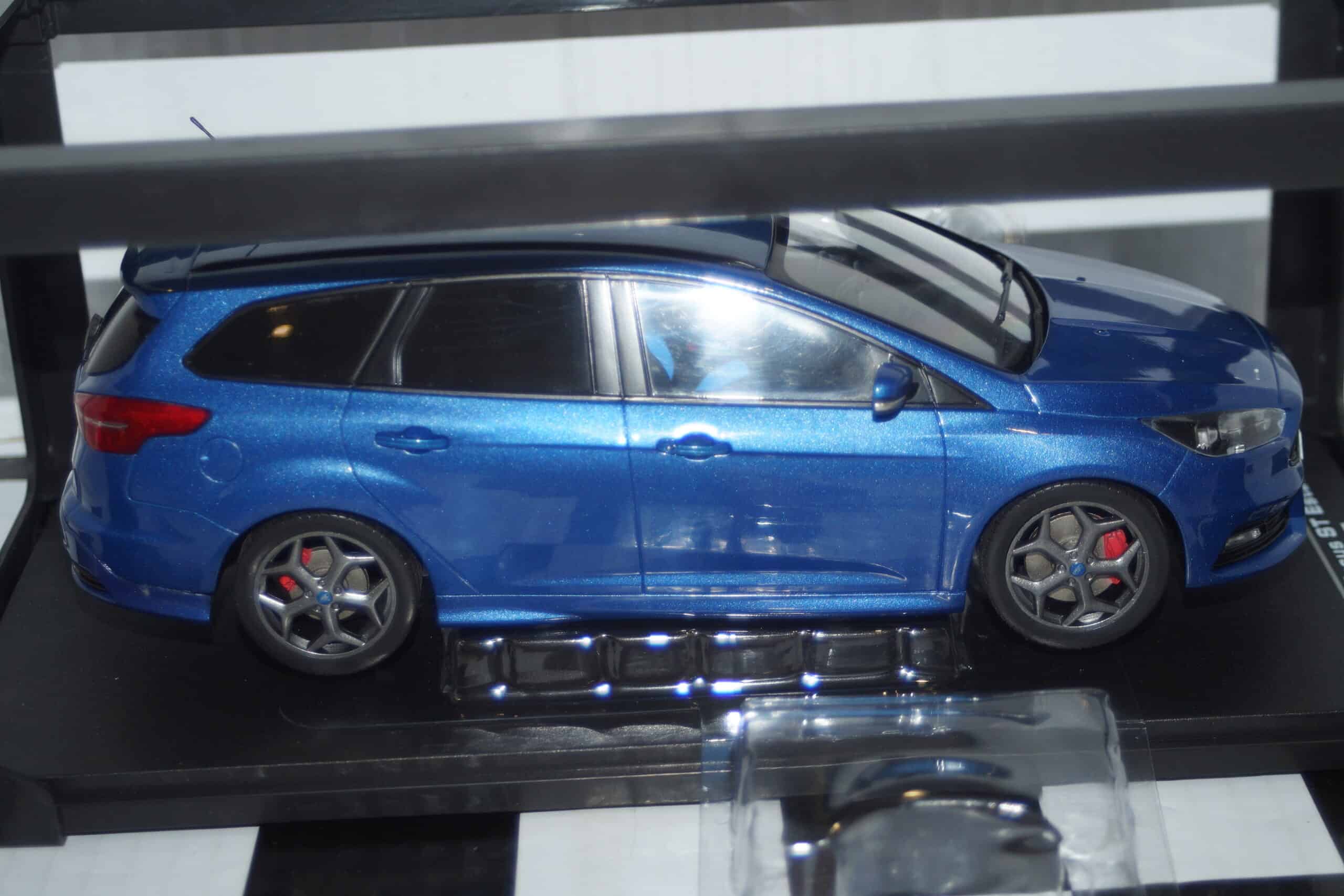 Ixo modelcars ford focus st estate 2015 performance blue metallic 1:18 mcg18465