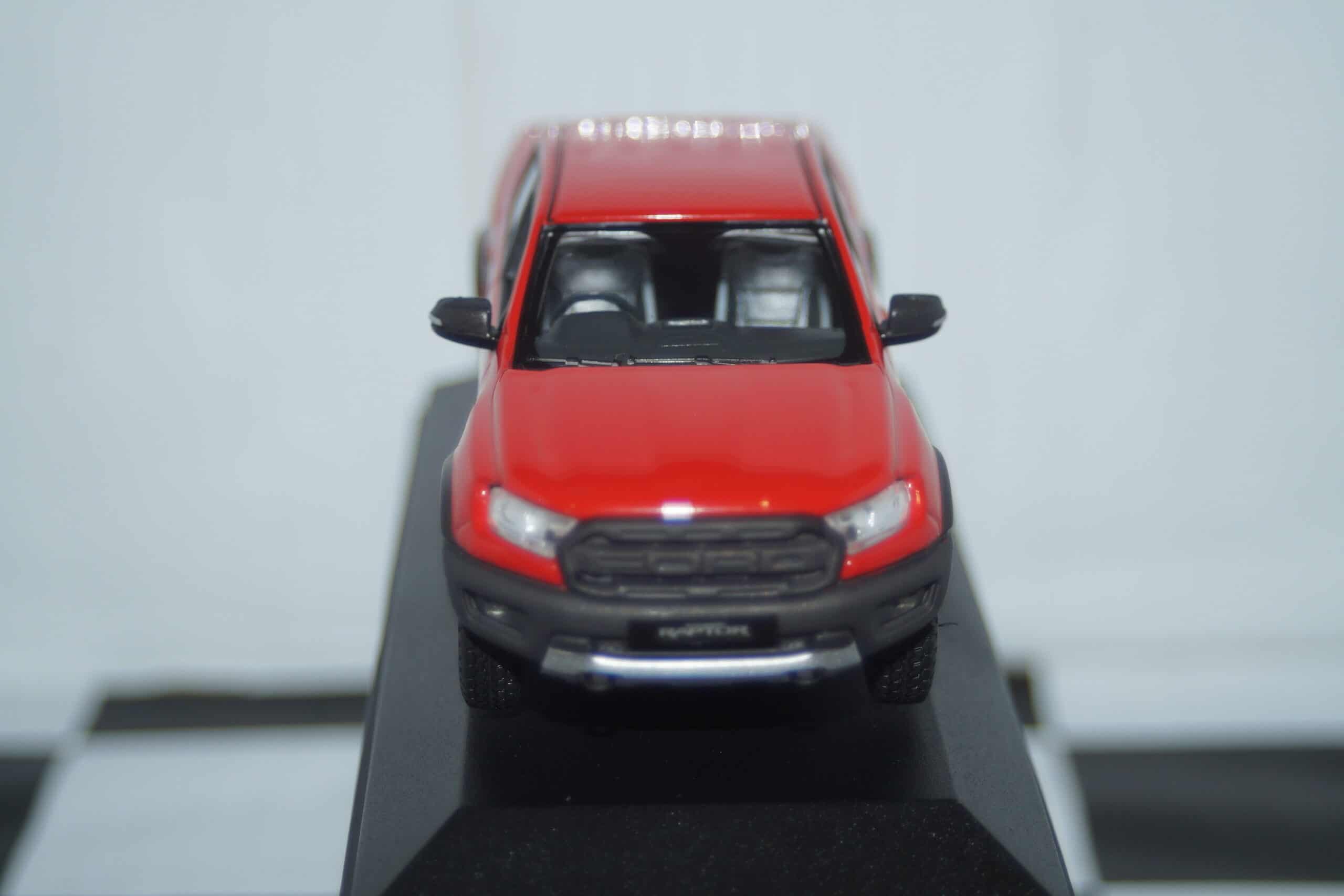Vanguards ford ranger raptor x se true red 1/43 ref  va15204