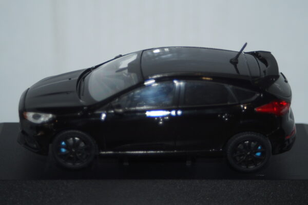 Vanguards ford focus mk3 rs black 1/43 ref  va15305