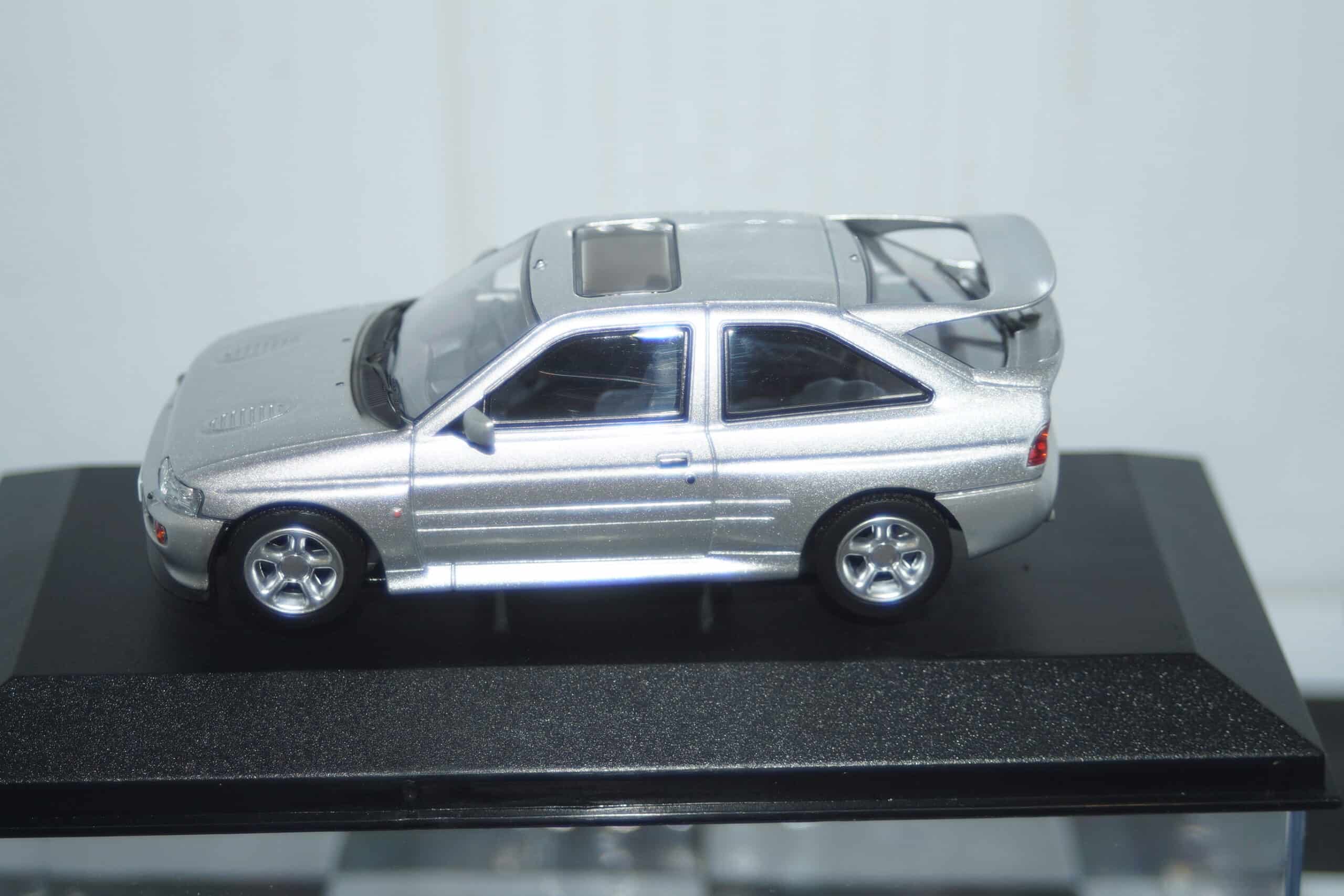 Vanguards ford escort cosworth luxury moondust silver 1/43 ref  va14806