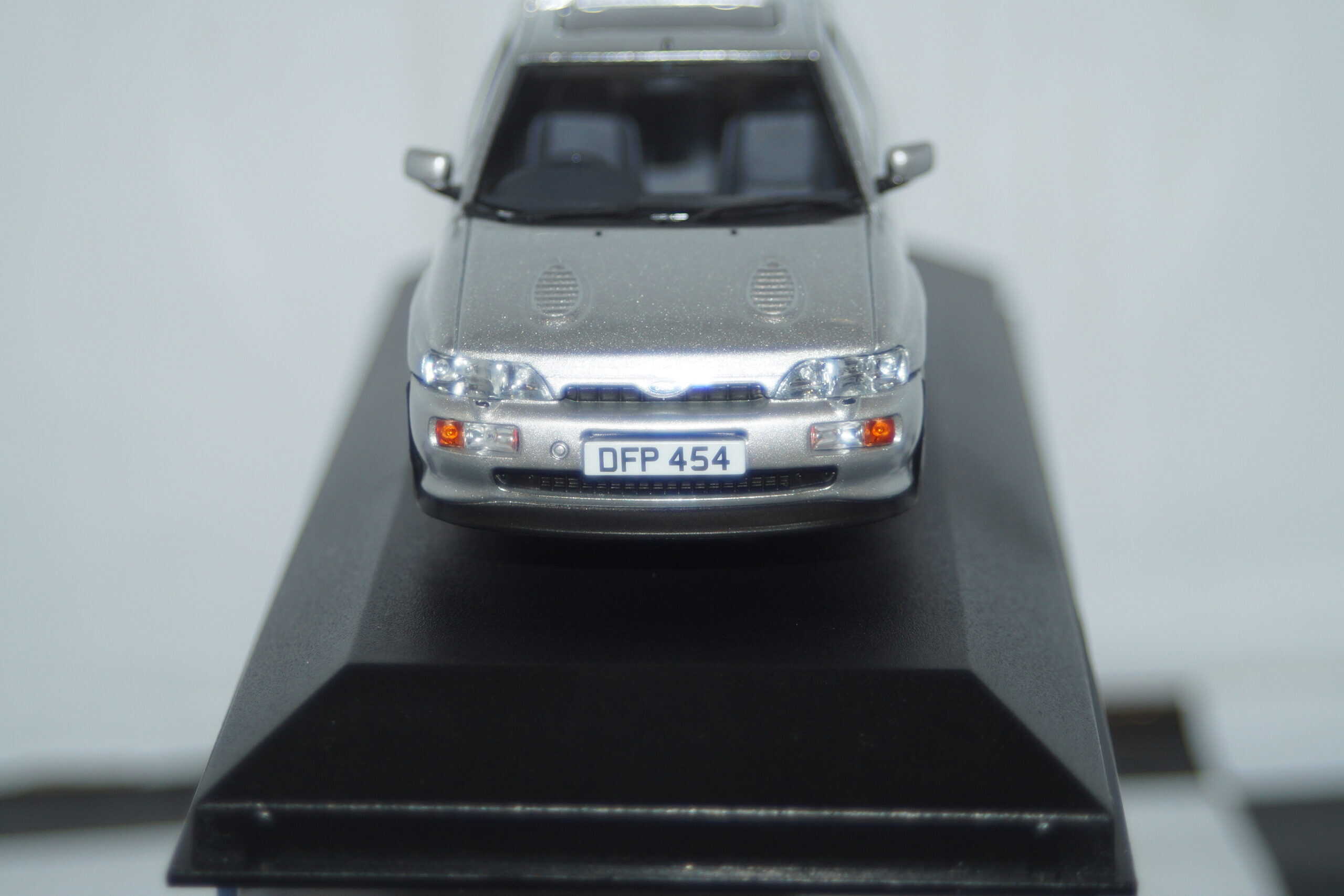 Vanguards ford escort cosworth luxury moondust silver 1/43 ref  va14806