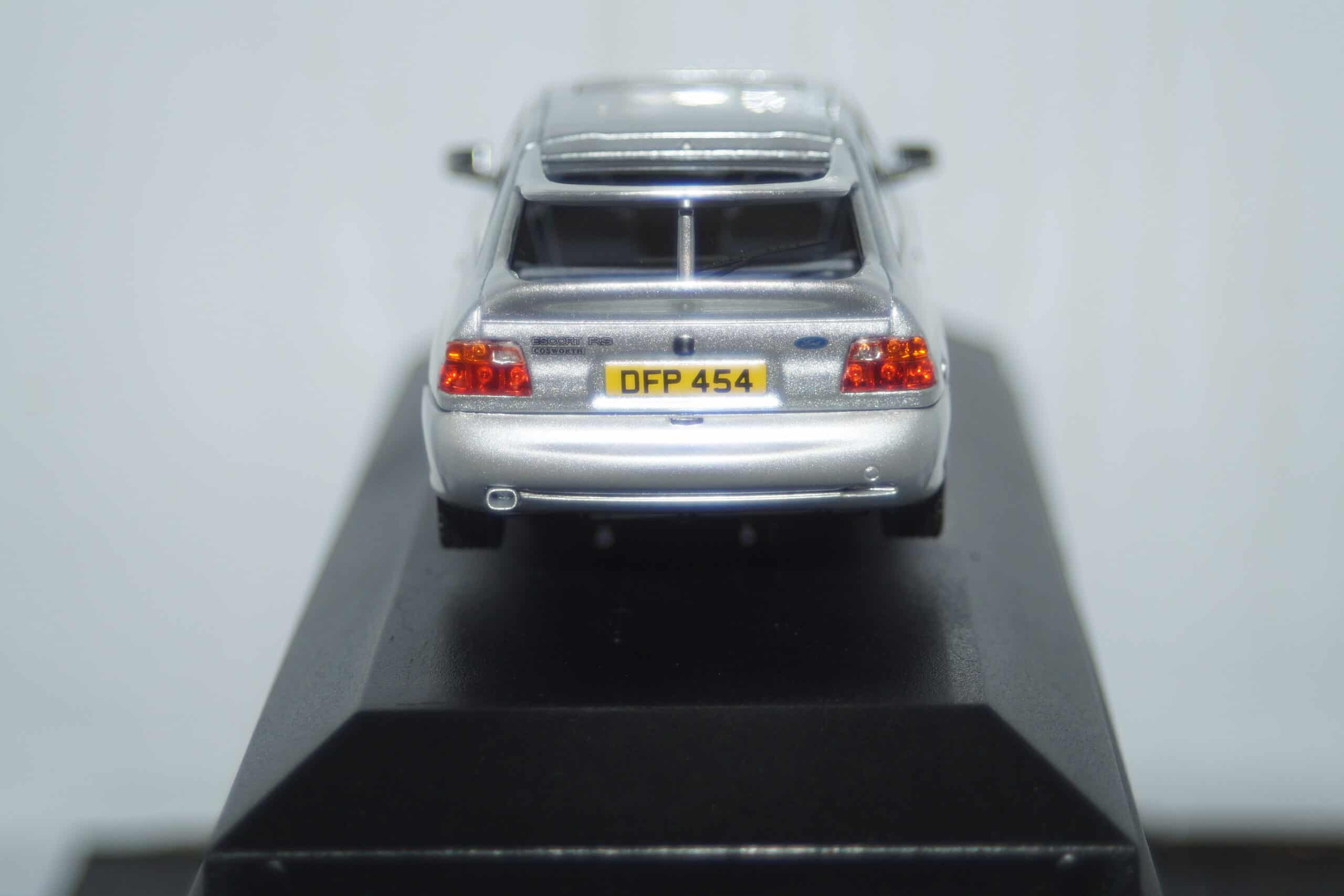 Vanguards ford escort cosworth luxury moondust silver 1/43 ref  va14806