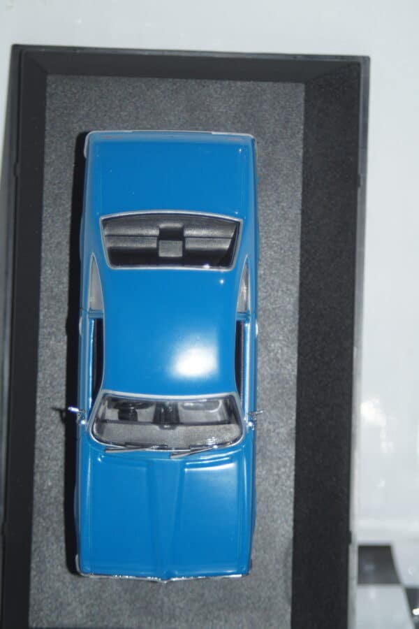 Oxford diecast vauxhall firenza1800 sl in red 1:43rd ref vf002