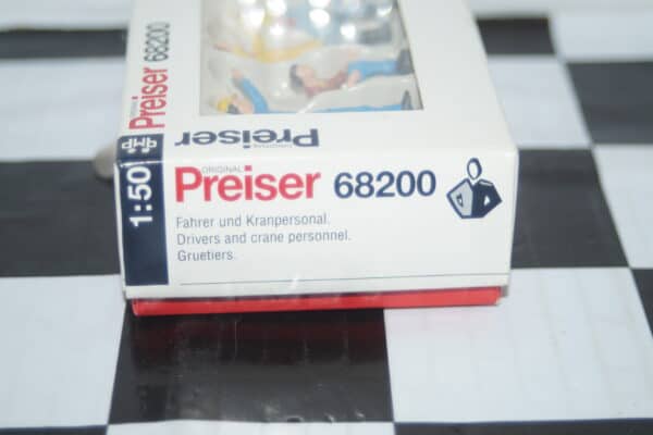 Preiser hand painted figures of workmen  68200 1:50