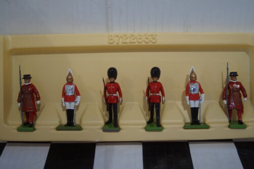 Britains british regiments scots guards piper and 5 marching metal models ref 7238