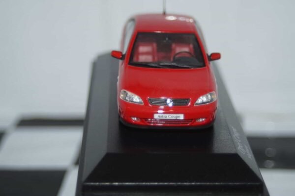 Minichamps opel / vauxhall astra coupe 2000 red 049125