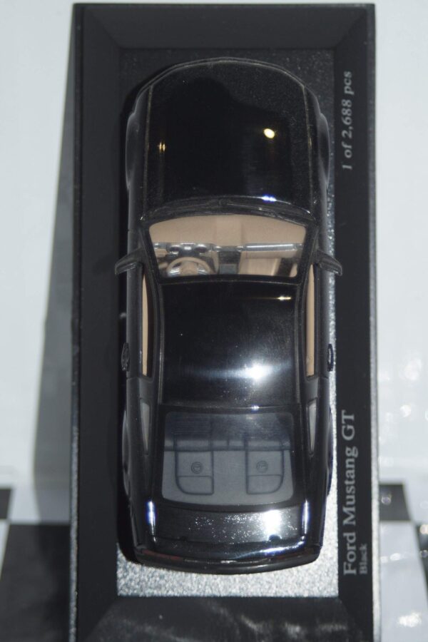 Minichamps ford mustang gt black 2005 400 084121 1:43