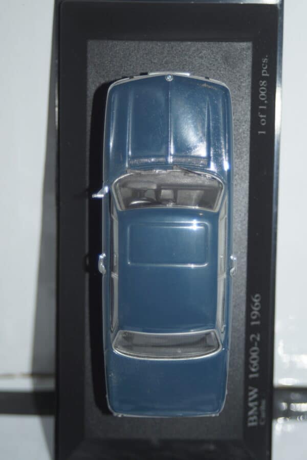 Minichamps bmw 1600-2 1966 in blue 1:43 ref 430 022109