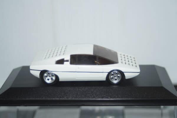 Minichamps lamborghini bravo 1974 white 1:43 400 103670