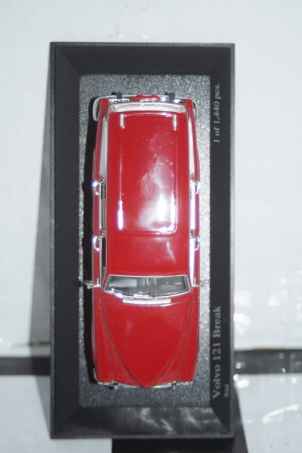 Minichamps volvo 121 break 1966 in red 1:43 ref 430 171014