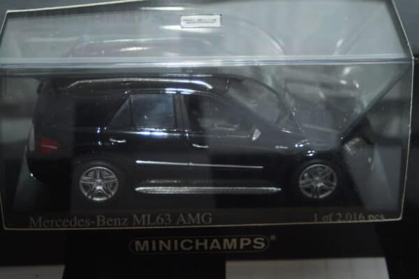 Minichamps mercedes benz ml63 amg 2008 in black 1:43 ref 400 037670