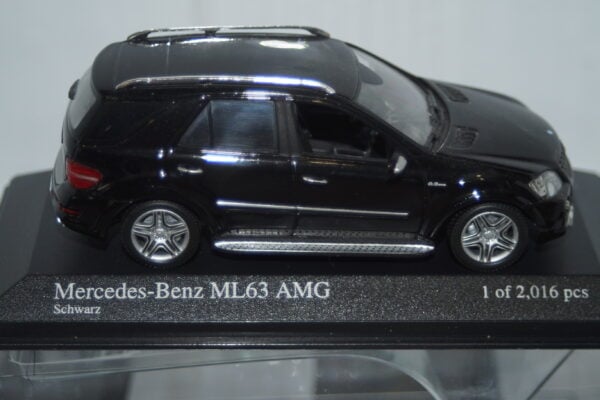 Minichamps mercedes benz ml63 amg 2008 in black 1:43 ref 400 037670