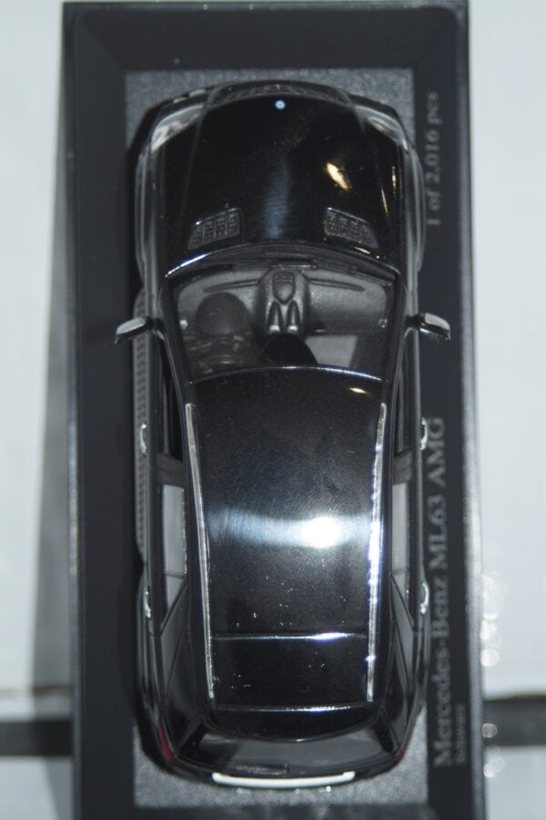 Minichamps mercedes benz ml63 amg 2008 in black 1:43 ref 400 037670