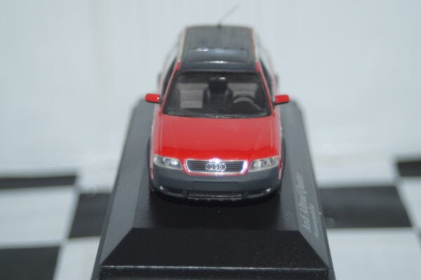 Minichamps audi allroad quattro 2001 in red with black roof 1:43 ref 430 010015