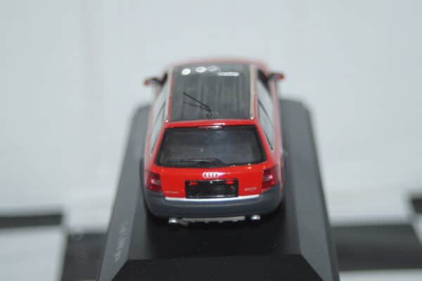 Minichamps audi allroad quattro 2001 in red with black roof 1:43 ref 430 010015