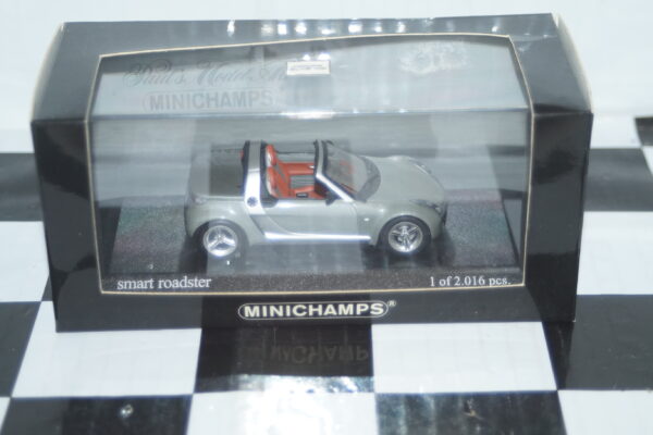 Minichamps smart roadster 2003 in grey 1:43 ref 400 032131