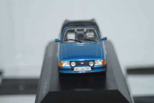Minichamps ford taunus 12m 1963 in grey 1:43 ref 400 086101