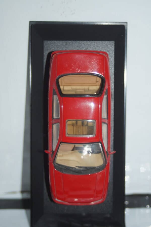 Minichamps ford capri mk3 1982 in red  1:43 ref 400 082225