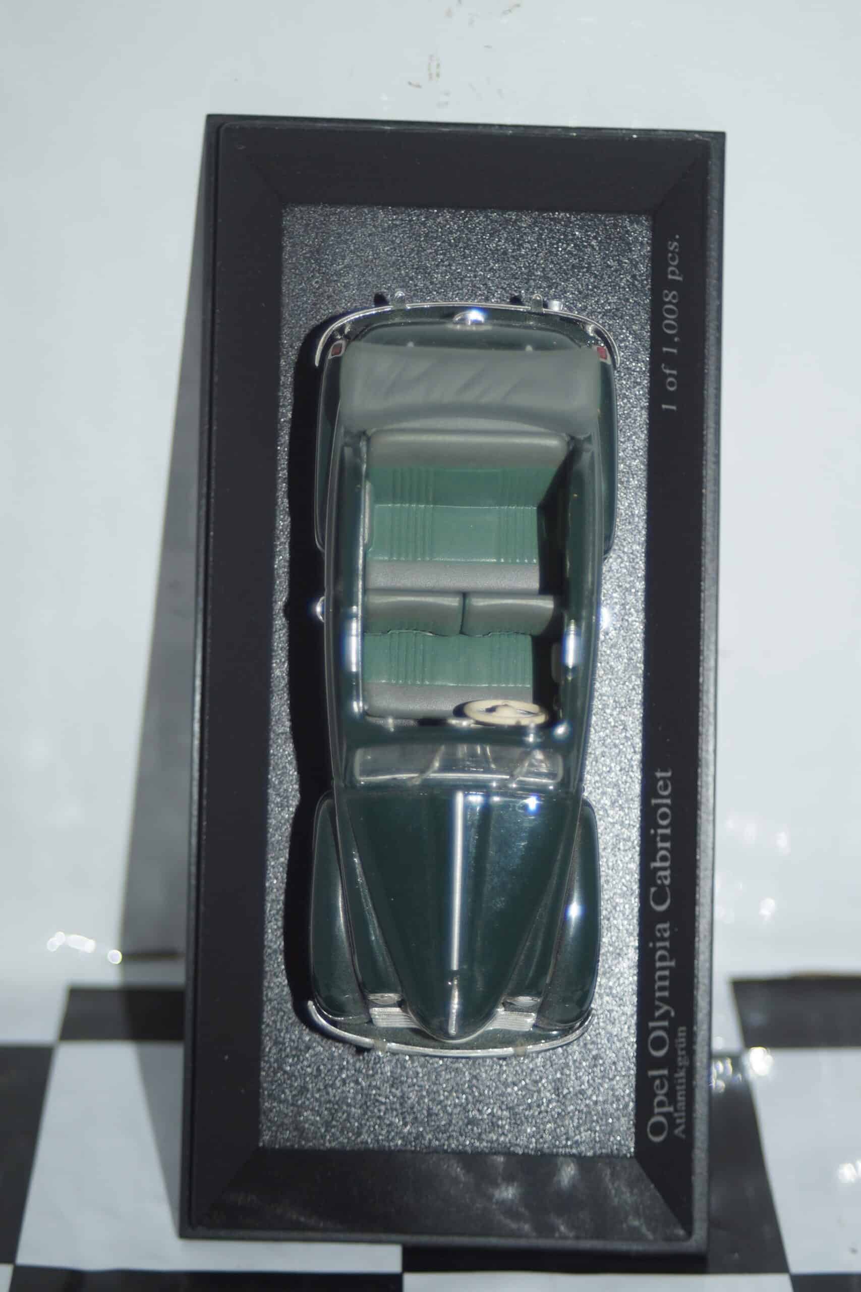 Minichamps opel vivaro break in blue 1:43 430 040511