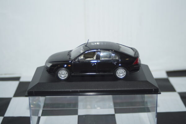 Minichamps ford mondeo in red 1:43 ref 082000