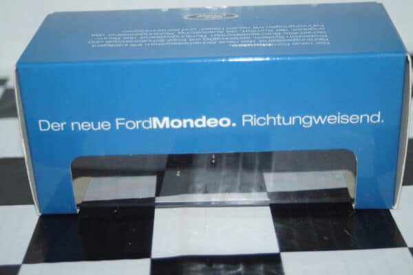 Minichamps ford mondeo mk3 estate blue (dealer box) ref  ind2022196 1:43