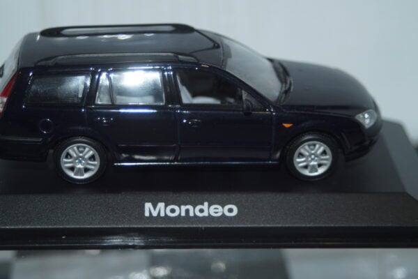 Minichamps ford mondeo mk3 estate blue (dealer box) ref  ind2022196 1:43