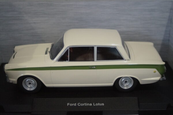 Model car group ford cortina (lotus) mk1 in white ref mcg18434 in 1:18th