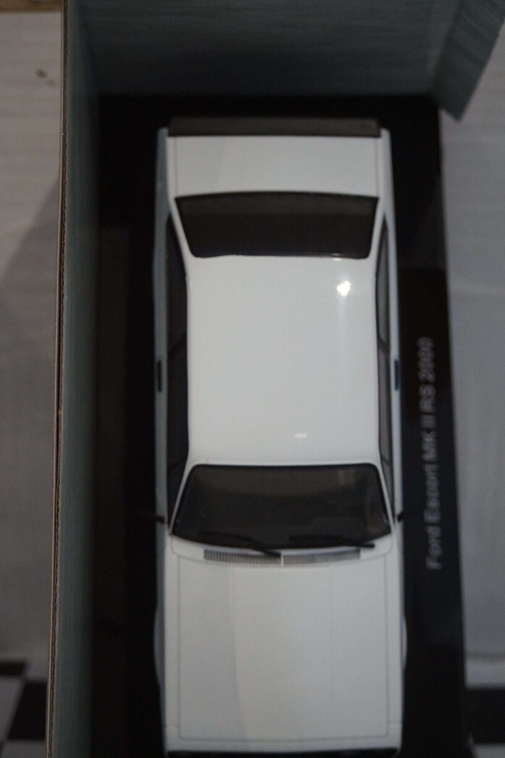 Model car group ford escort mk2 rs2000 in white mcg18439