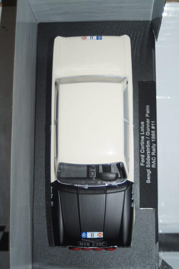 Model car group ford cortina (lotus) rac rally 1966 in white #11 ref mcg18435r in 1:18th