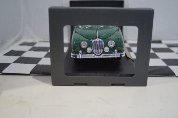 Maisto jaguar mark 2 1959 in green 1:18th ref 31833