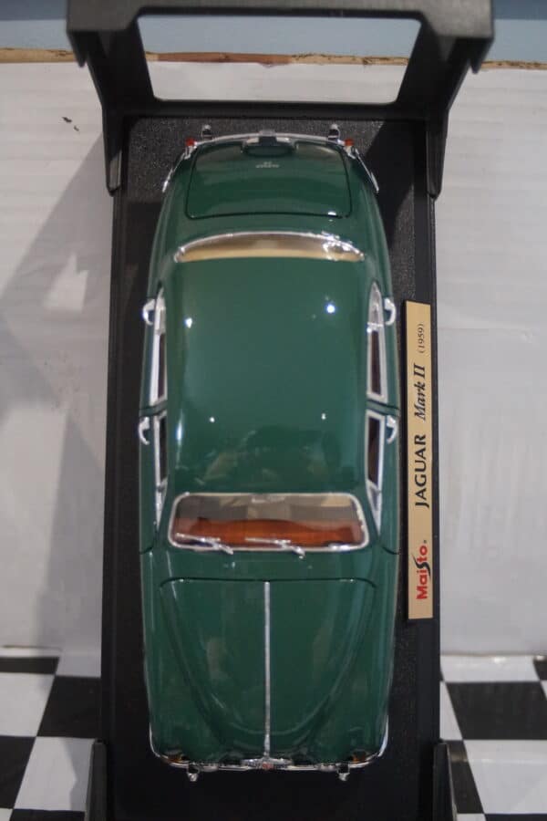 Maisto jaguar mark 2 1959 in green 1:18th ref 31833