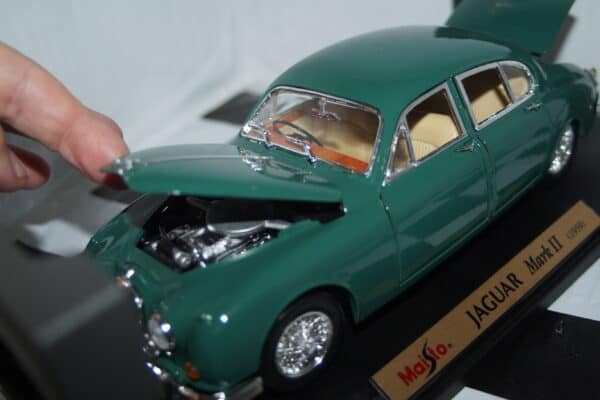 Maisto jaguar mark 2 1959 in green 1:18th ref 31833