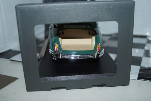 Maisto jaguar mark 2 1959 in green 1:18th ref 31833