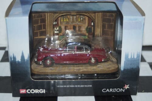 Corgi austin 1300 estate in red from fawlty towers  ref 00802 1/43rd