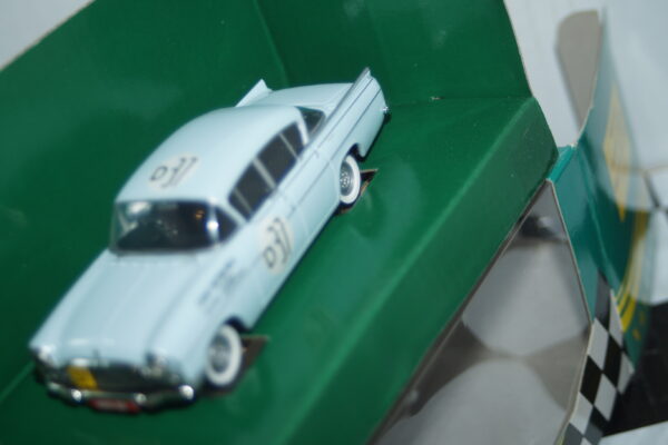 Vanguards vauxhall cresta phillip island 1960 f.coad 1/43 diecast va06405