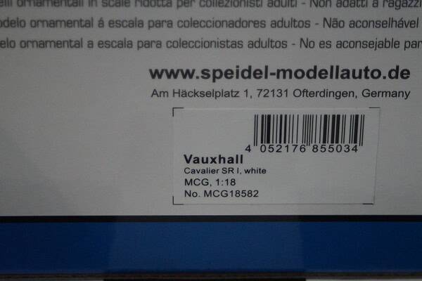 Model car group vauxhall cavalier sri rhd 1981 in white mcg18582 1:18th