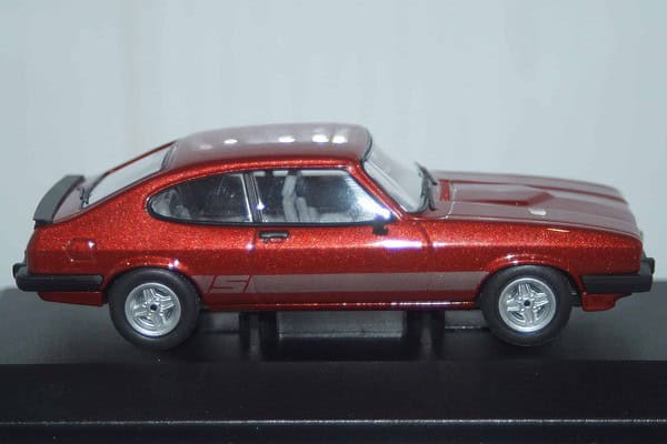 Vanguards ford capri mk3 2.0s red metallic 1/43 ref  va10824
