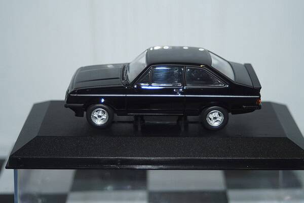 Vanguards ford escort mk2 rs2000 black 1/43 ref  va14906