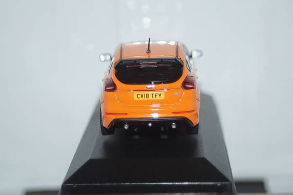 Vanguards ford focus mk3 rs orange 1/43 ref  va15306
